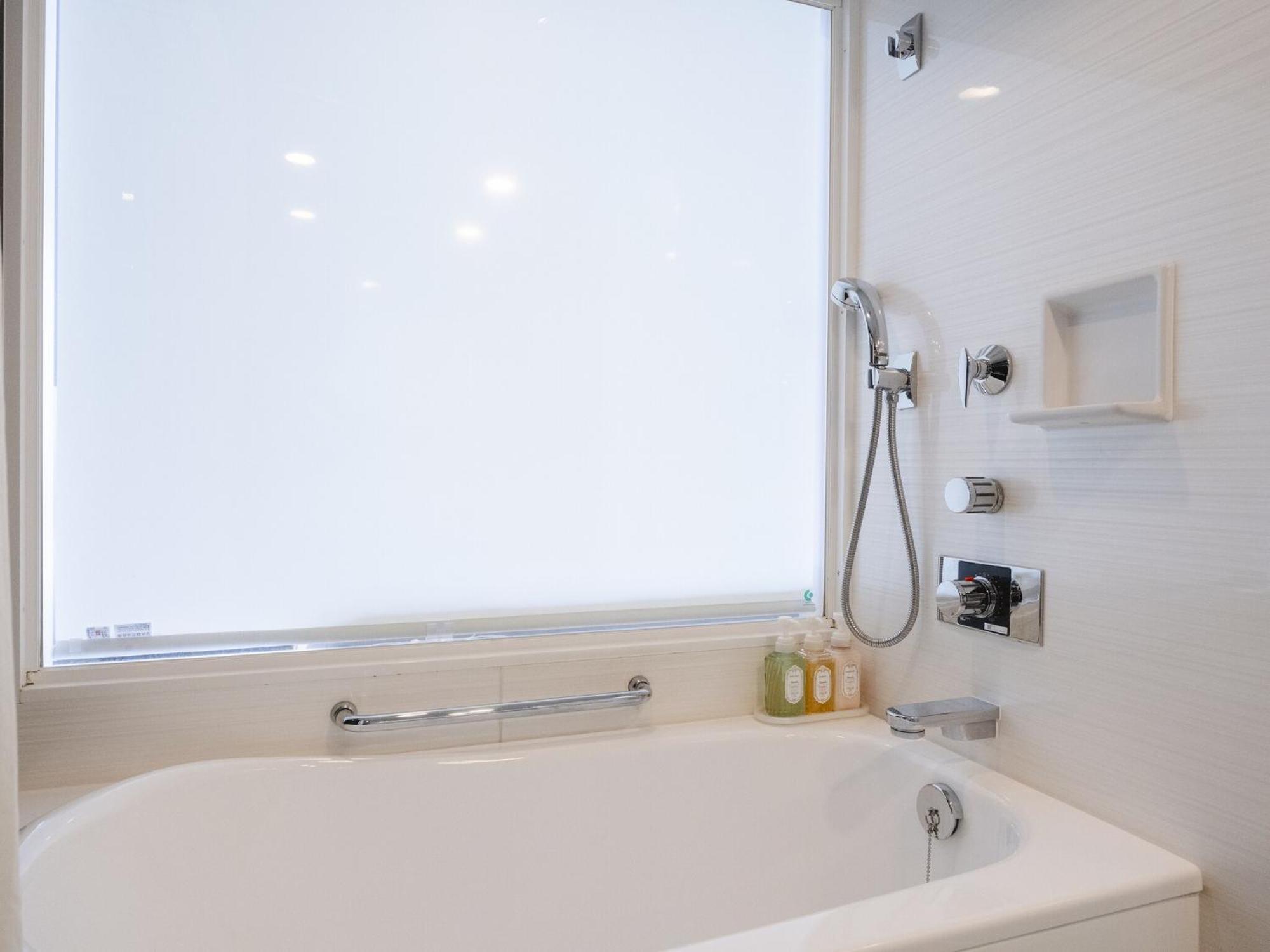 Wing International Premium Yotsuya Hotel 3*